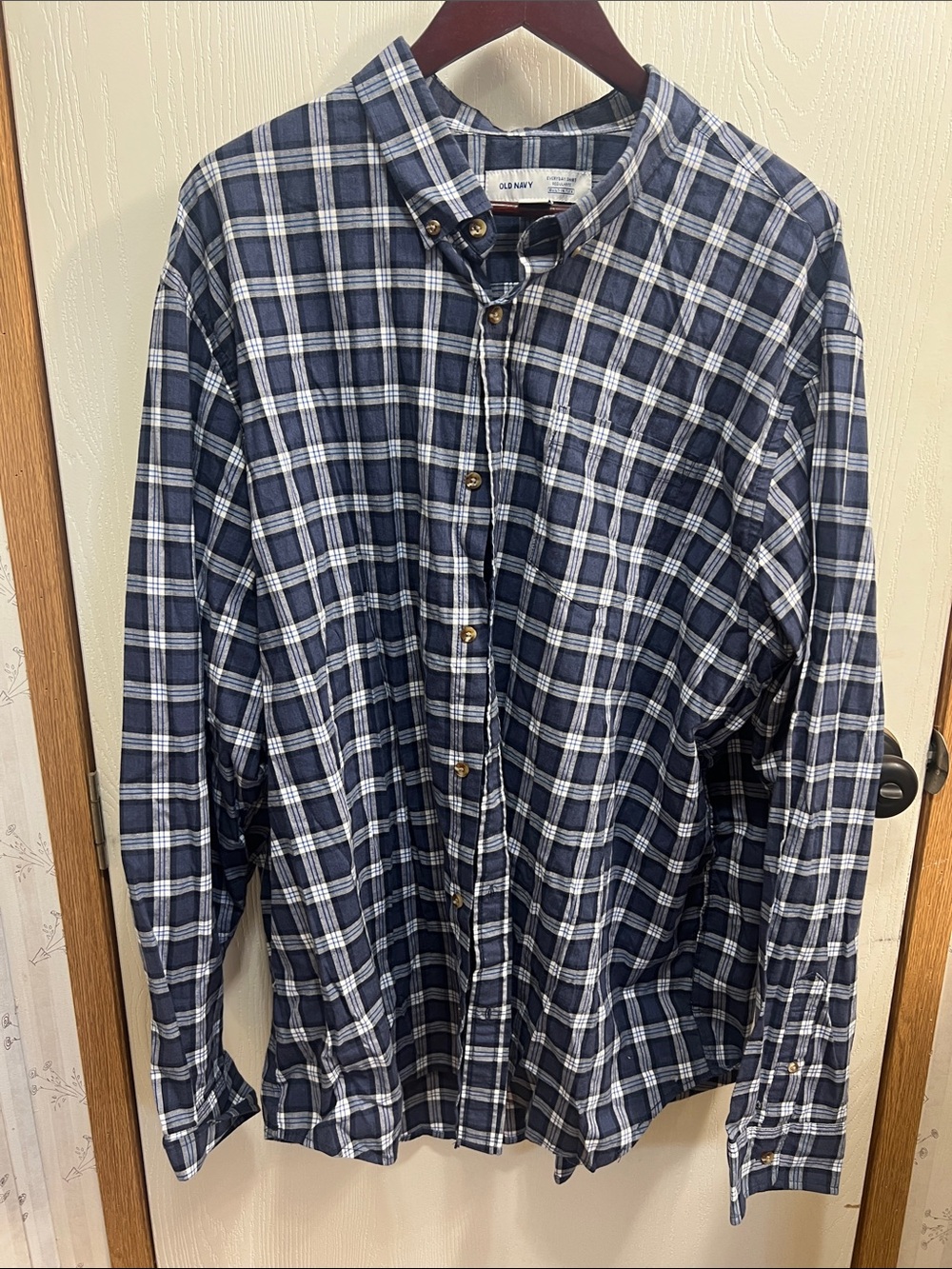 Old Navy XXXL Tall Blue and White Plaid Long-Sleeve Button-Down Shirt